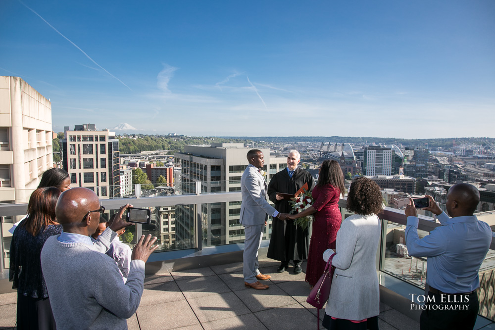 Seattle courthouse elopement wedding held on the rooftop balcony of the courthouse