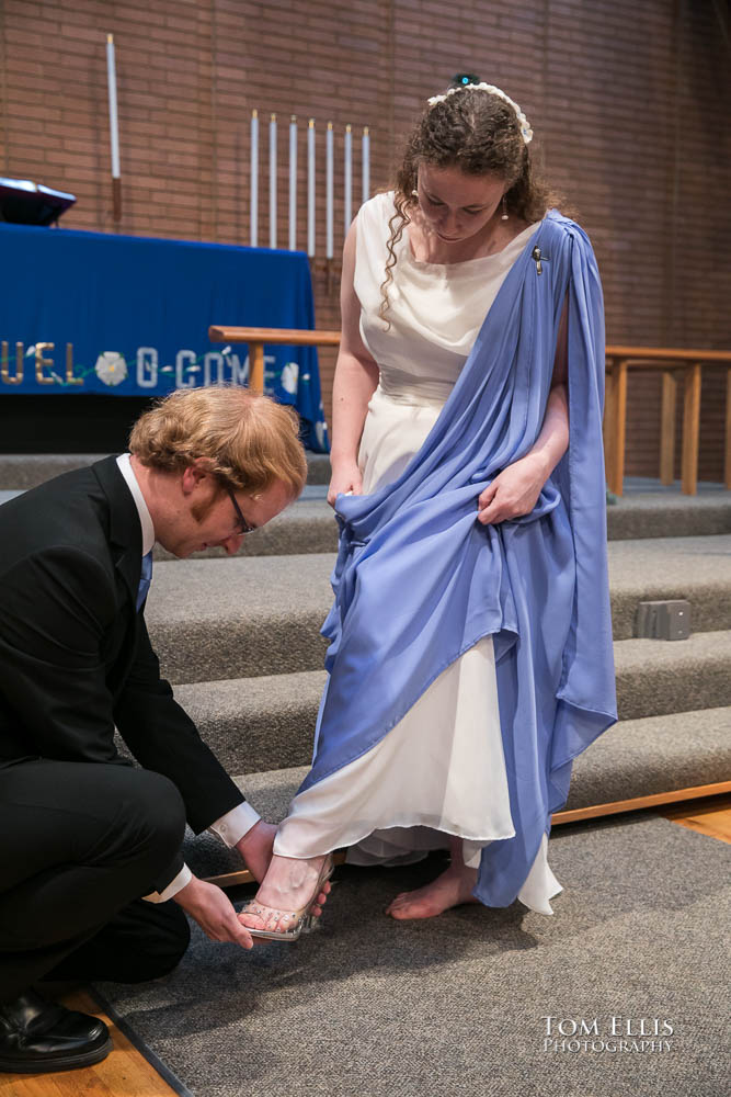 Groom helps bride with her shoe. Fantastic fantasy and science fiction HTTYD wedding - Tom Ellis Photography, Seattle wedding photographer