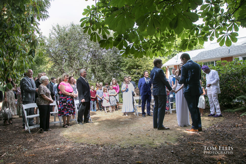 Outdoor backyard wedding in Seattle. Tom Ellis Photography, Seattle wedding photographer