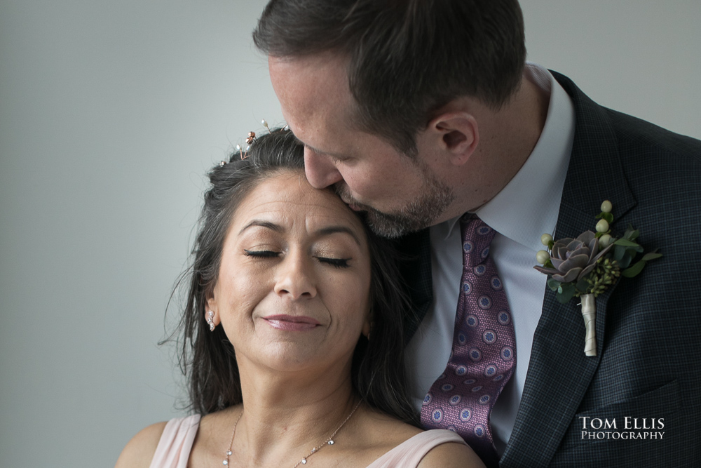 Michelle and Jason had an elopement wedding at the Seattle Municipal Courthouse. Tom Ellis Photography, Seattle elopement and courthouse wedding photographer
