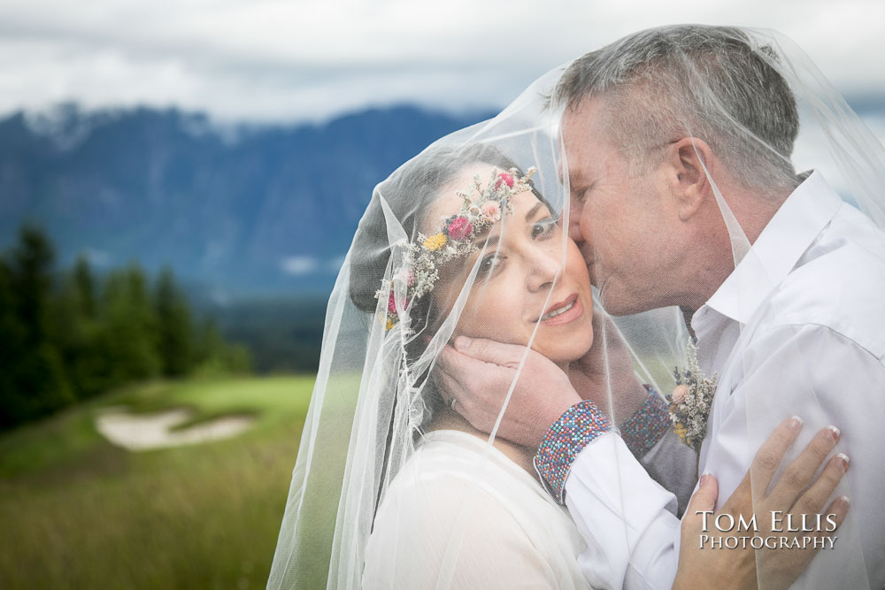 Liliana and Greg's quarantine elopement wedding ceremony. Tom Ellis Photography, Seattle elopement photographer.