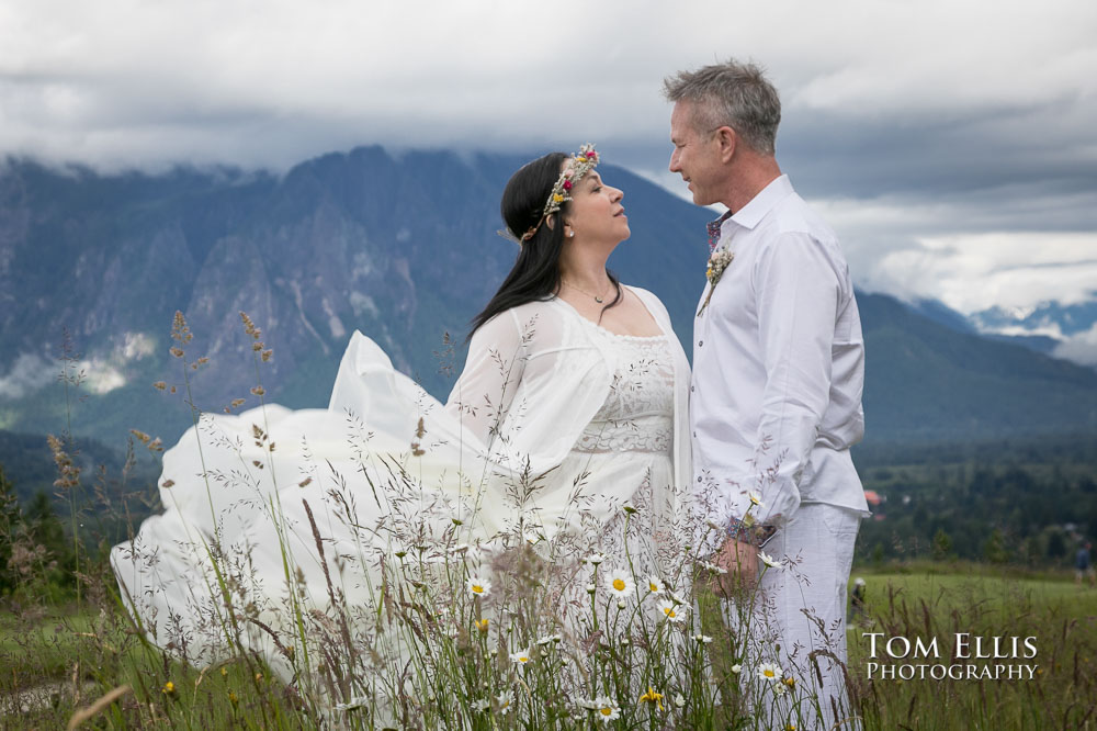 Liliana and Greg's quarantine elopement wedding ceremony. Tom Ellis Photography, Seattle elopement photographer.