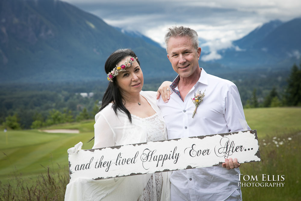 Liliana and Greg's quarantine elopement wedding ceremony. Tom Ellis Photography, Seattle elopement photographer.