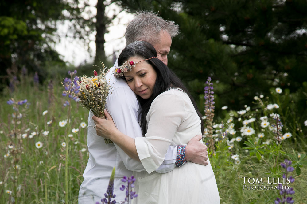 Liliana and Greg's quarantine elopement wedding ceremony. Tom Ellis Photography, Seattle elopement photographer.