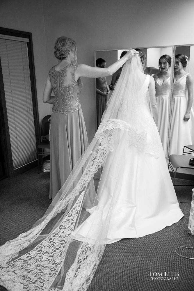 Seattle area wedding during COVID. Bride's dressing room photos. Tom Ellis Photography, Seattle wedding photographer