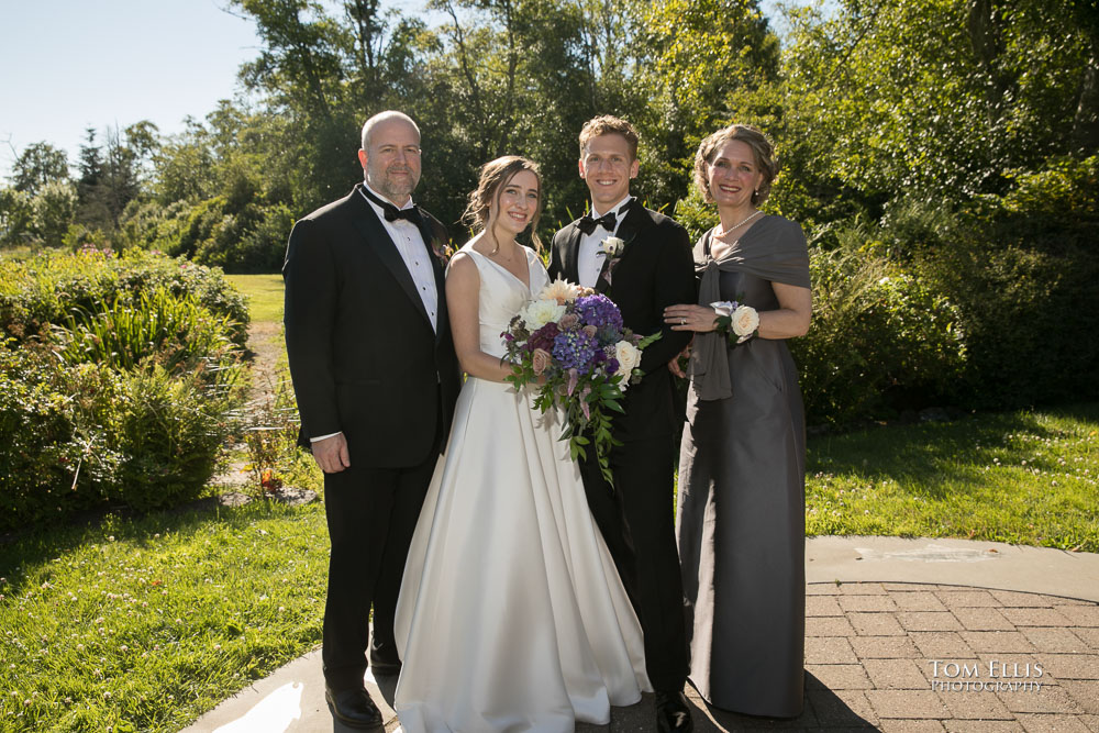 Seattle area wedding during COVID. Family photos. Tom Ellis Photography, Seattle wedding photographer