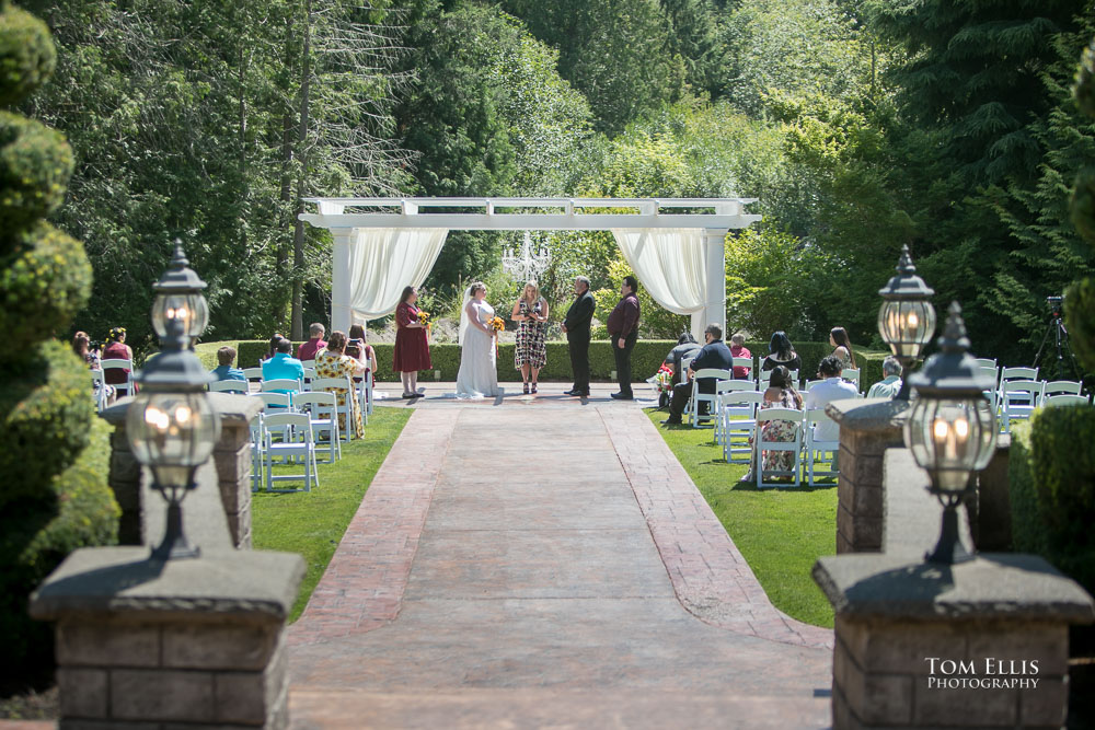 Seattle area wedding during the time of COVID. Tom Ellis Photography, Seattle wedding photographer