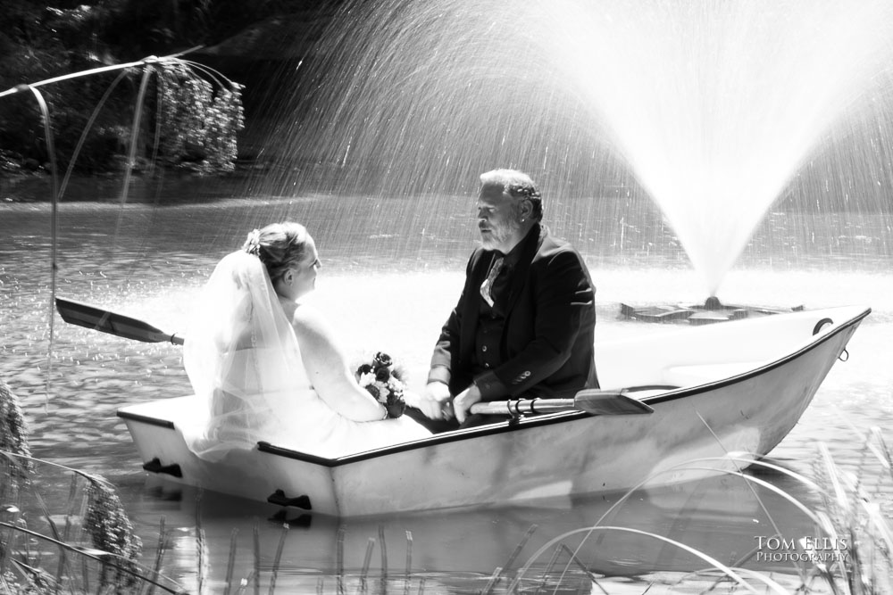 Laura and Jimmy took to the water in a rowboat during their wedding at Rock Creek Gardens. Tom Ellis Photography, Seattle area wedding photographer