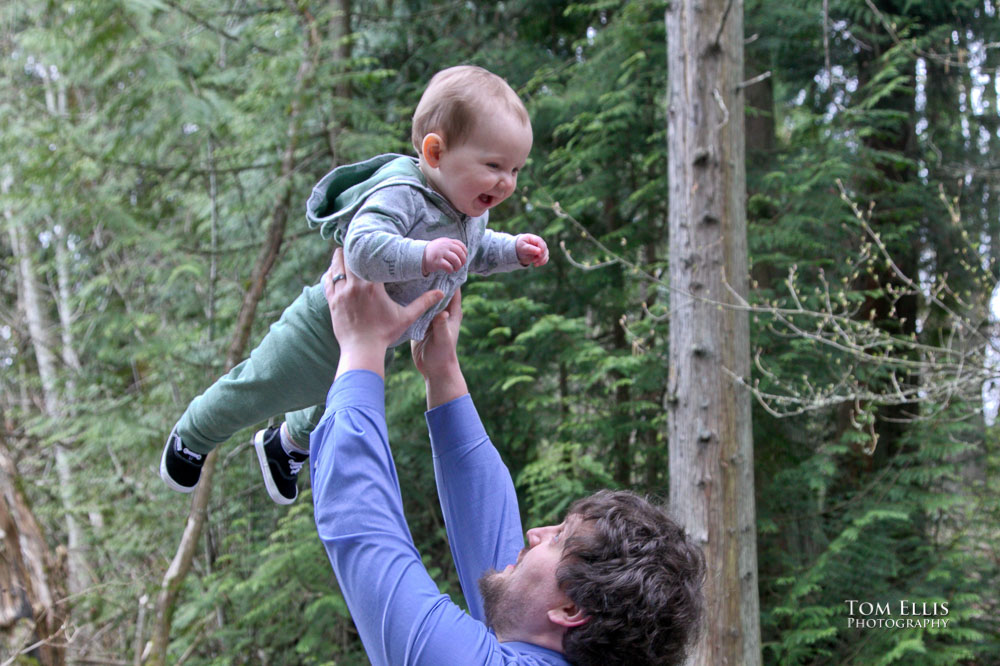 Seattle family photo session at the Bellevue Botanical Garden. Tom Ellis Photography, Seattle family photographer