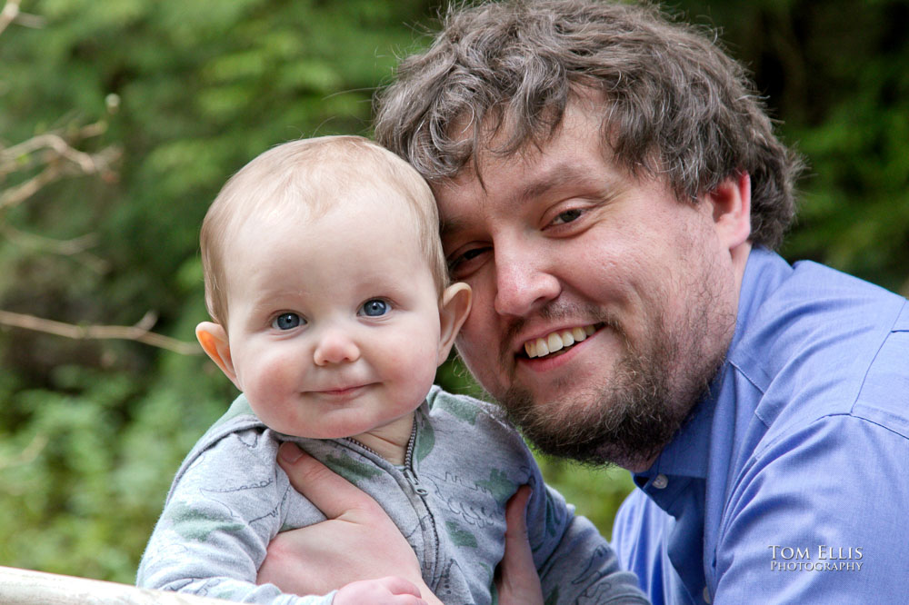 Seattle family photo session at the Bellevue Botanical Garden. Tom Ellis Photography, Seattle family photographer