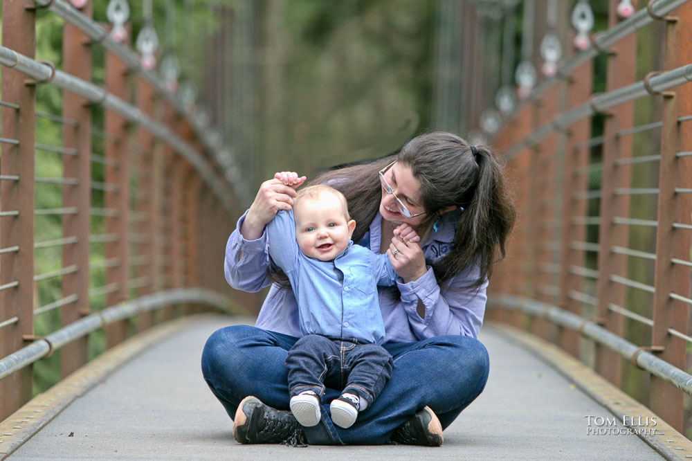 Seattle family photo session at the Bellevue Botanical Garden. Tom Ellis Photography, Seattle family photographer