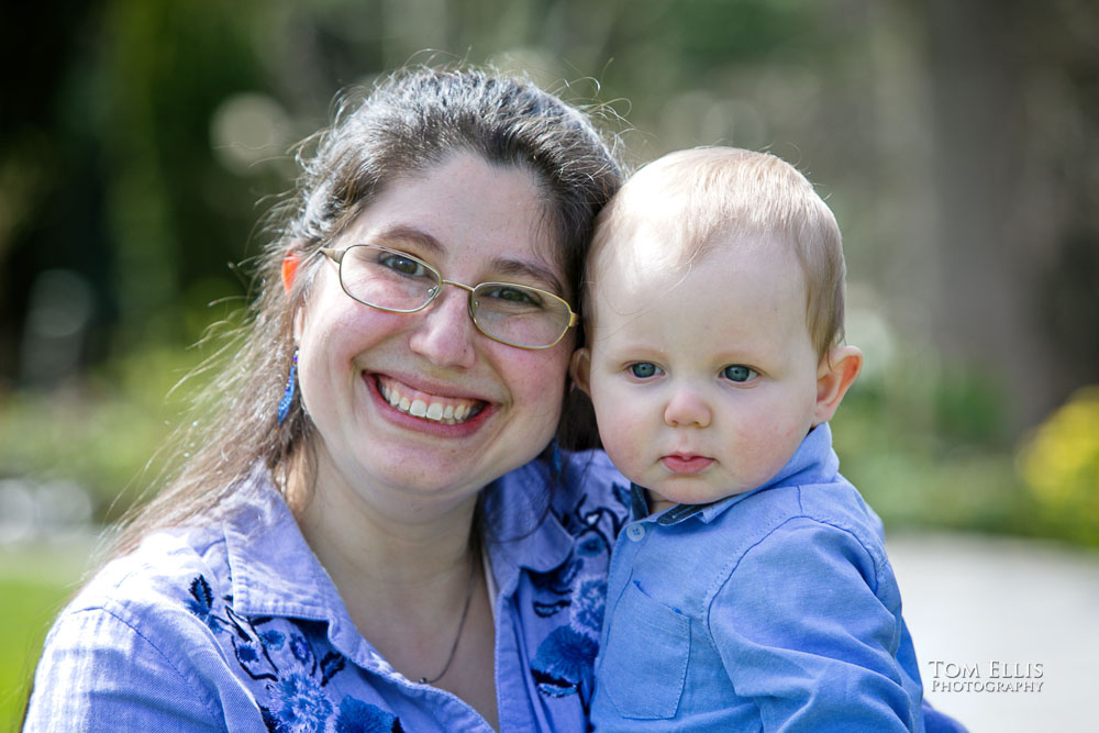 Seattle family photo session at the Bellevue Botanical Garden. Tom Ellis Photography, Seattle family photographer