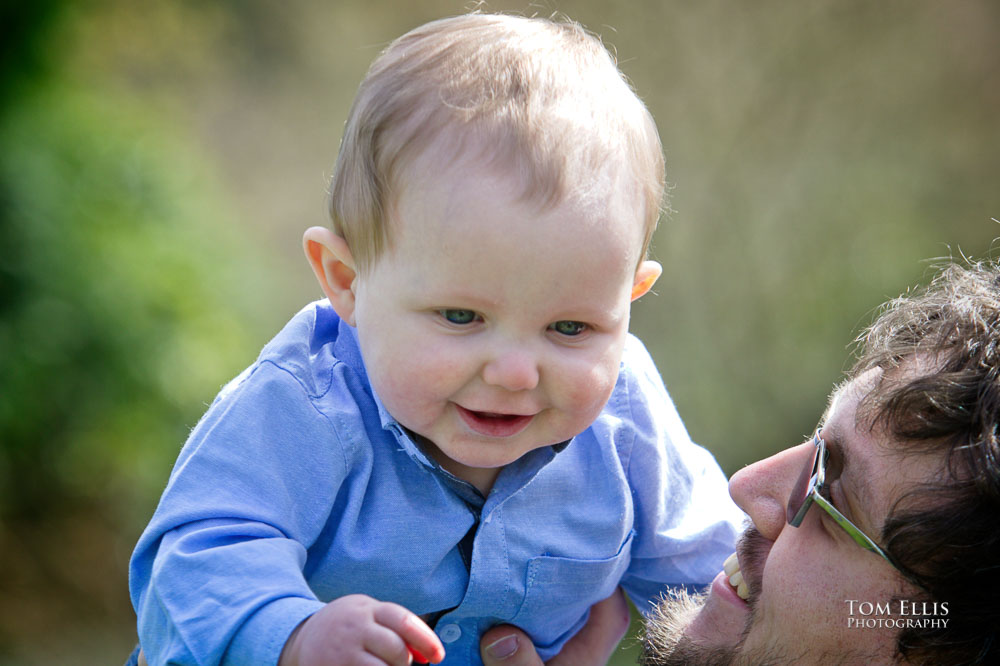 Seattle family photo session at the Bellevue Botanical Garden. Tom Ellis Photography, Seattle family photographer