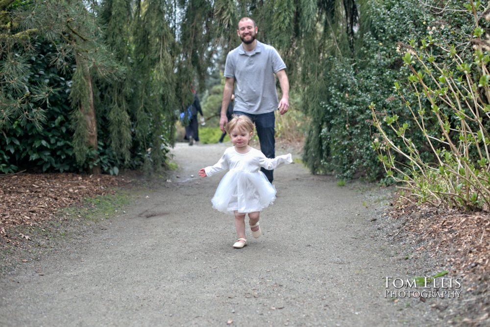 Seattle family photo session at the Kubota Garden. Tom Ellis Photography, Seattle family and portrait photographer