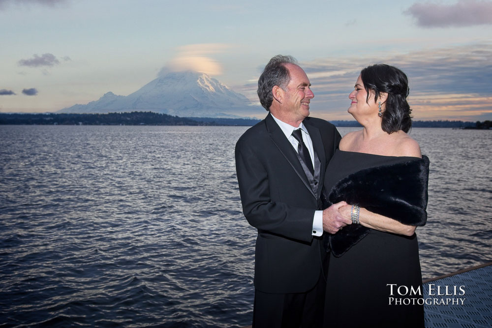 Seattle Holiday/Christmas wedding. Seattle wedding photographer Tom Ellis Photography