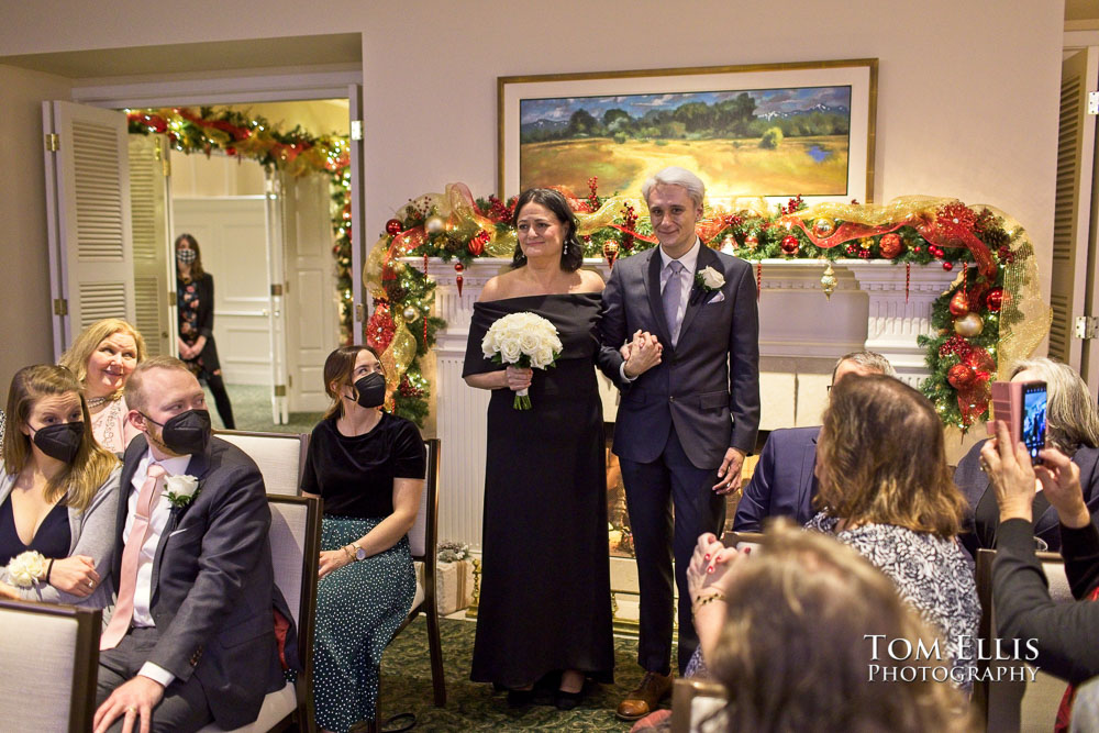 Seattle Holiday/Christmas wedding. Seattle wedding photographer Tom Ellis Photography