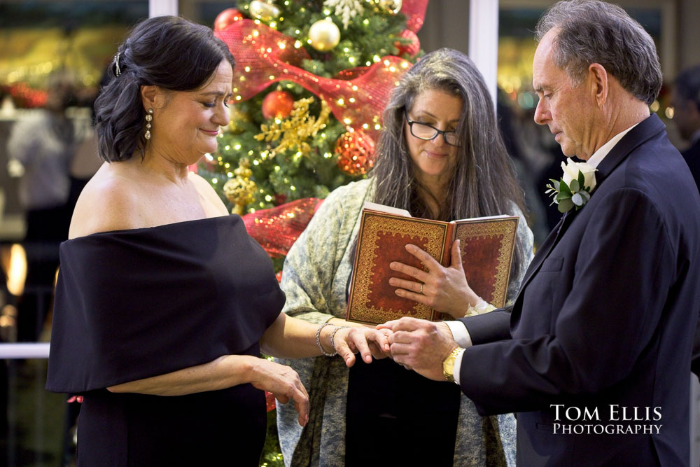 Seattle Holiday/Christmas wedding. Seattle wedding photographer Tom Ellis Photography
