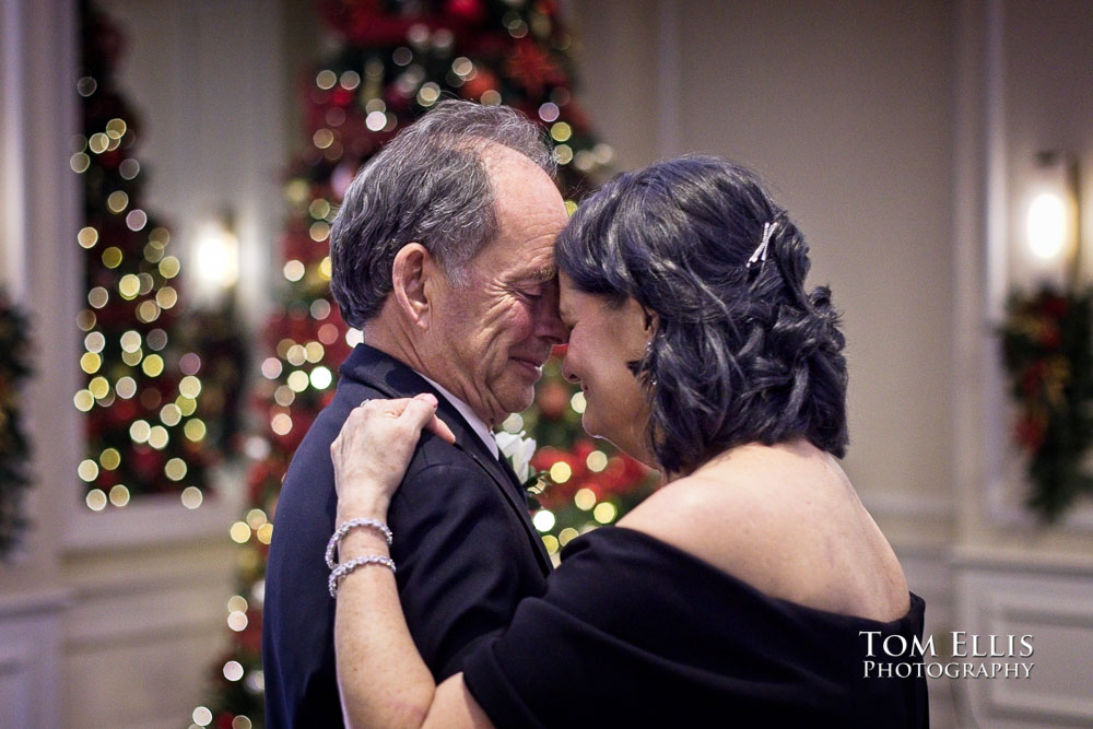 Seattle Holiday/Christmas wedding. Seattle wedding photographer Tom Ellis Photography