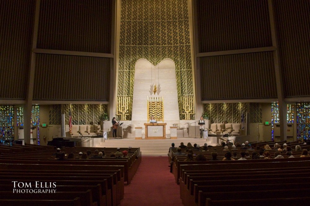 The Bat Mitzvah ceremony for Lucinda at Temple de Hirsch Sinai in Seattle. Tom Ellis Photography, Seattle mitzvah photographer