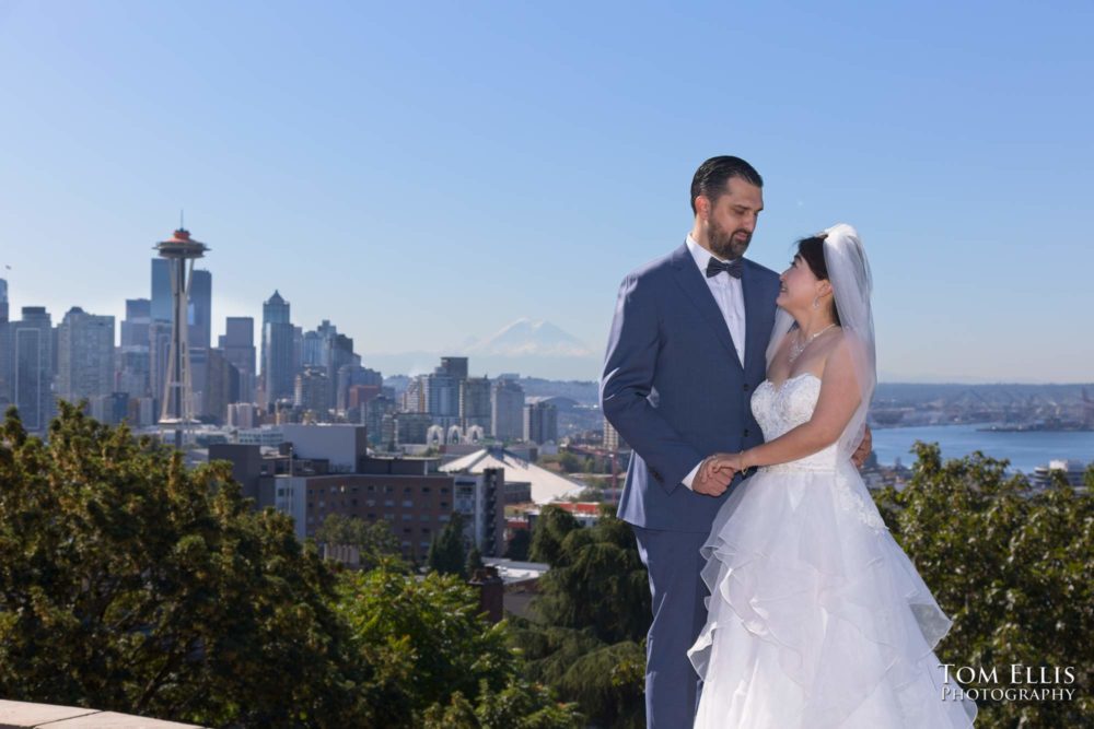 Angela and Josh at Kerry Park for their Seattle elopement wedding ceremony. Tom Ellis Photograhy, Seattle elopement photographer