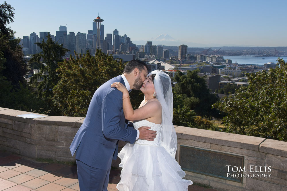 Kerry-Park-Elopement-Wedding-Seattle-Wedding-Photographer