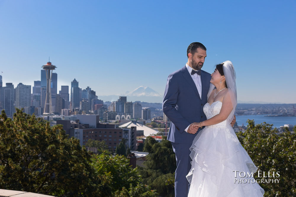 Kerry-Park-Elopement-Wedding-Seattle-Wedding-Photographer