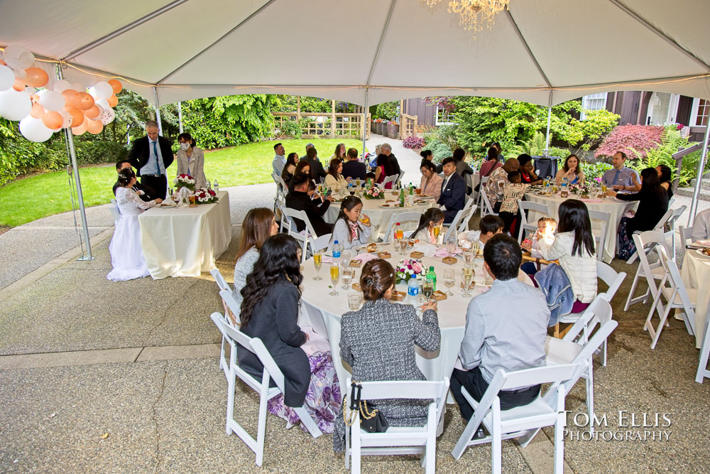 Seattle area outdoor summer wedding at Robinswood House