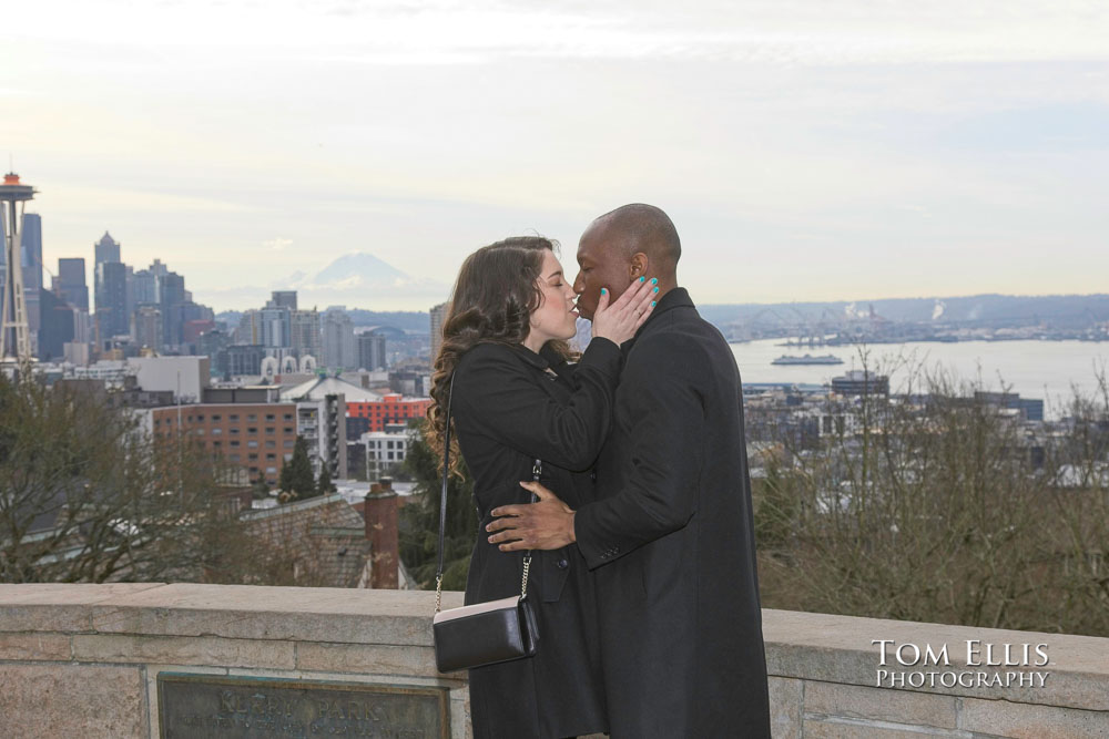 Wonderful Seattle Surprise Marriage Proposal at Kerry Park