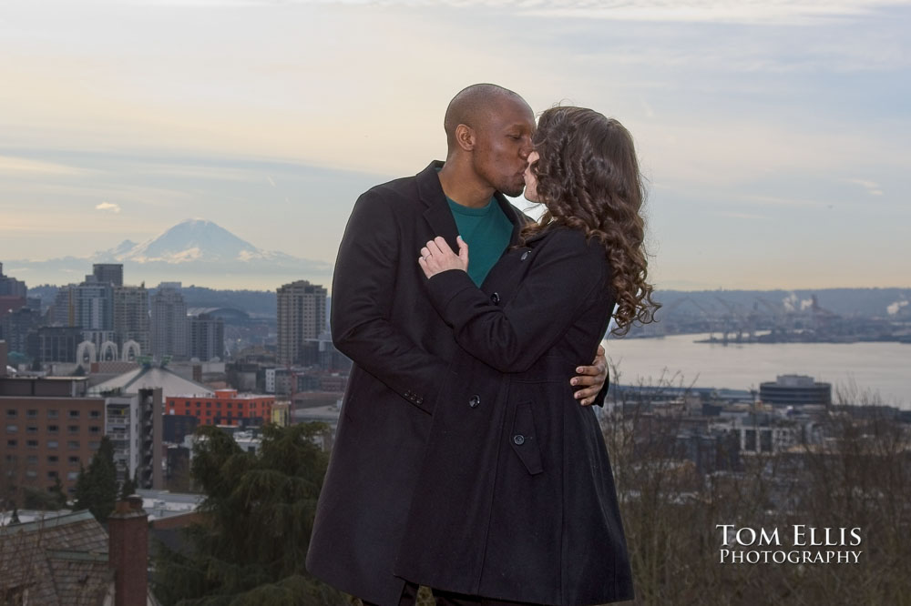 Wonderful Seattle Surprise Marriage Proposal at Kerry Park