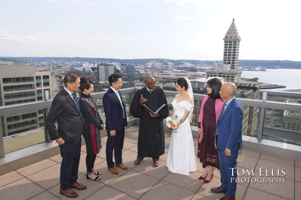 Xiaoxi and Mike have an elopement wedding at the Seattle Municipal Courthouse. Tom Ellis Photography, Seattle elopement photographer