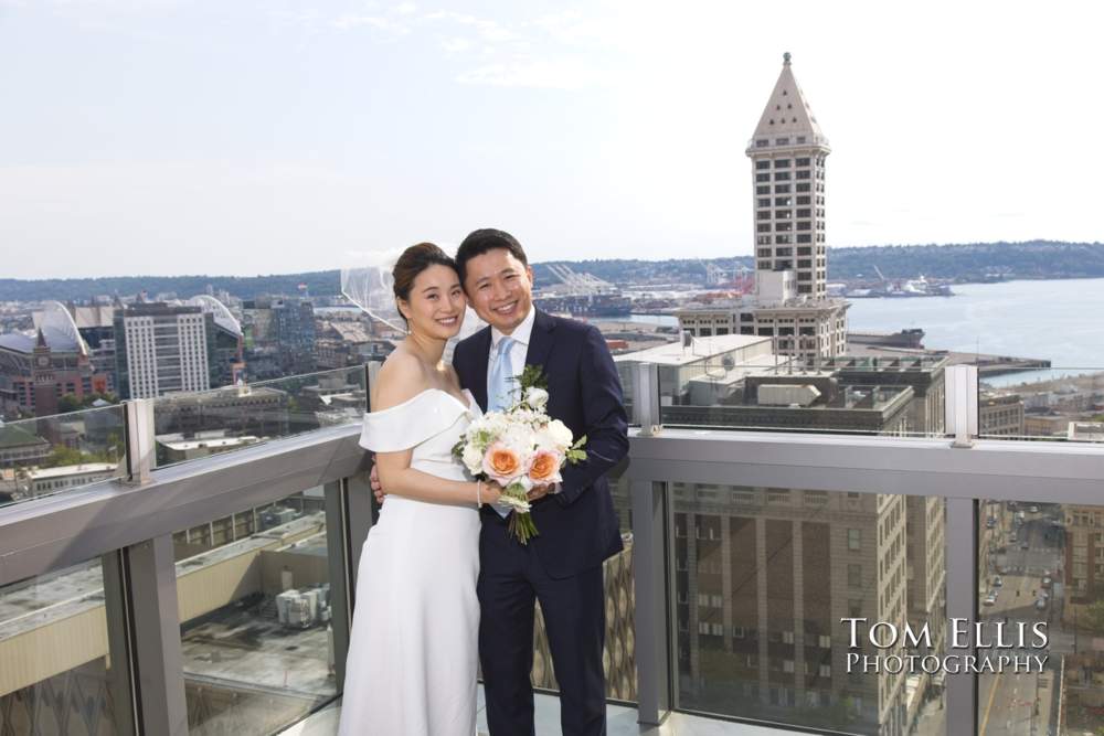 Xiaoxi and Mike have an elopement wedding at the Seattle Municipal Courthouse. Tom Ellis Photography, Seattle elopement photographer
