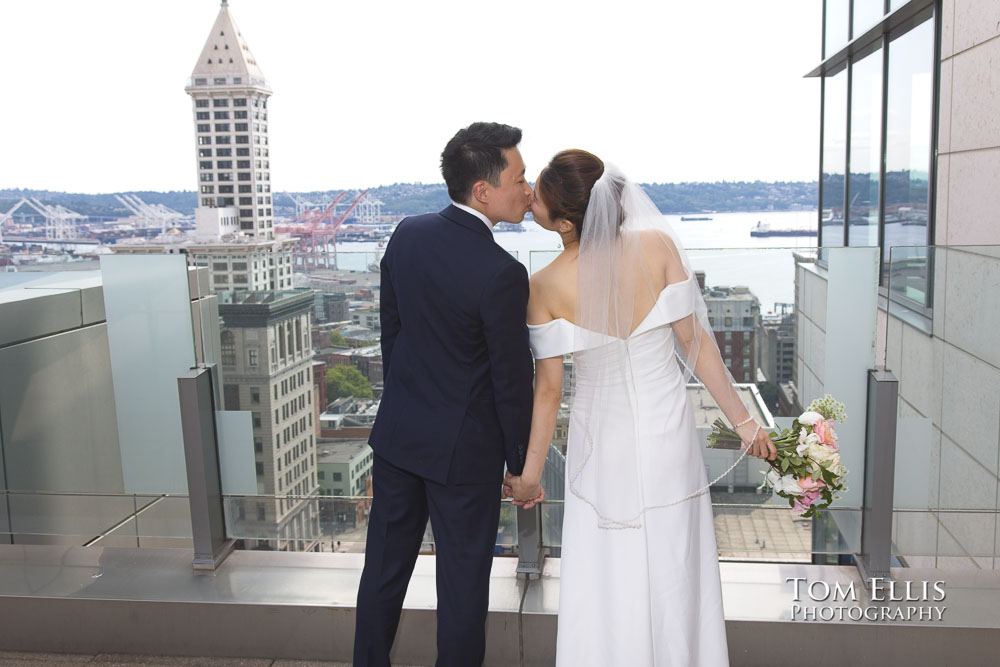 Summer Elopement Wedding at the Seattle Courthouse