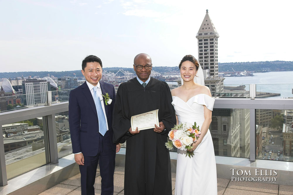 Summer Elopement Wedding at the Seattle Courthouse