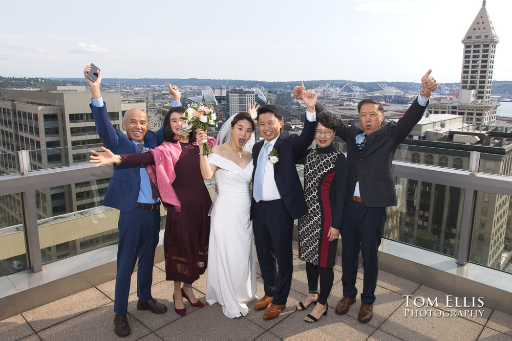 Xiaoxi and Mike had an elopement wedding at the seattle Courthouse