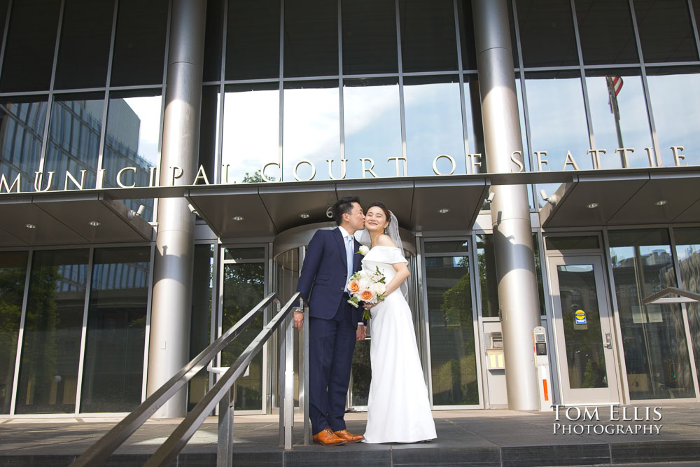 Summer Elopement Wedding at the Seattle Courthouse