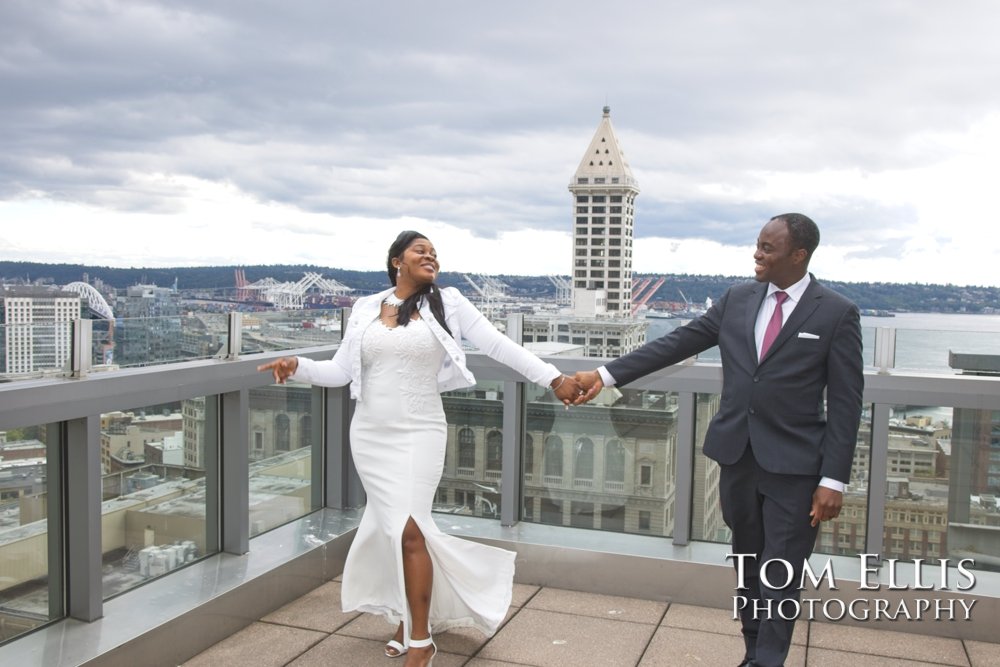 Gina and Allan have an elopement wedding at the Seattle Municipal Courthouse. Tom Ellis Photography, Seattle elopement photographer