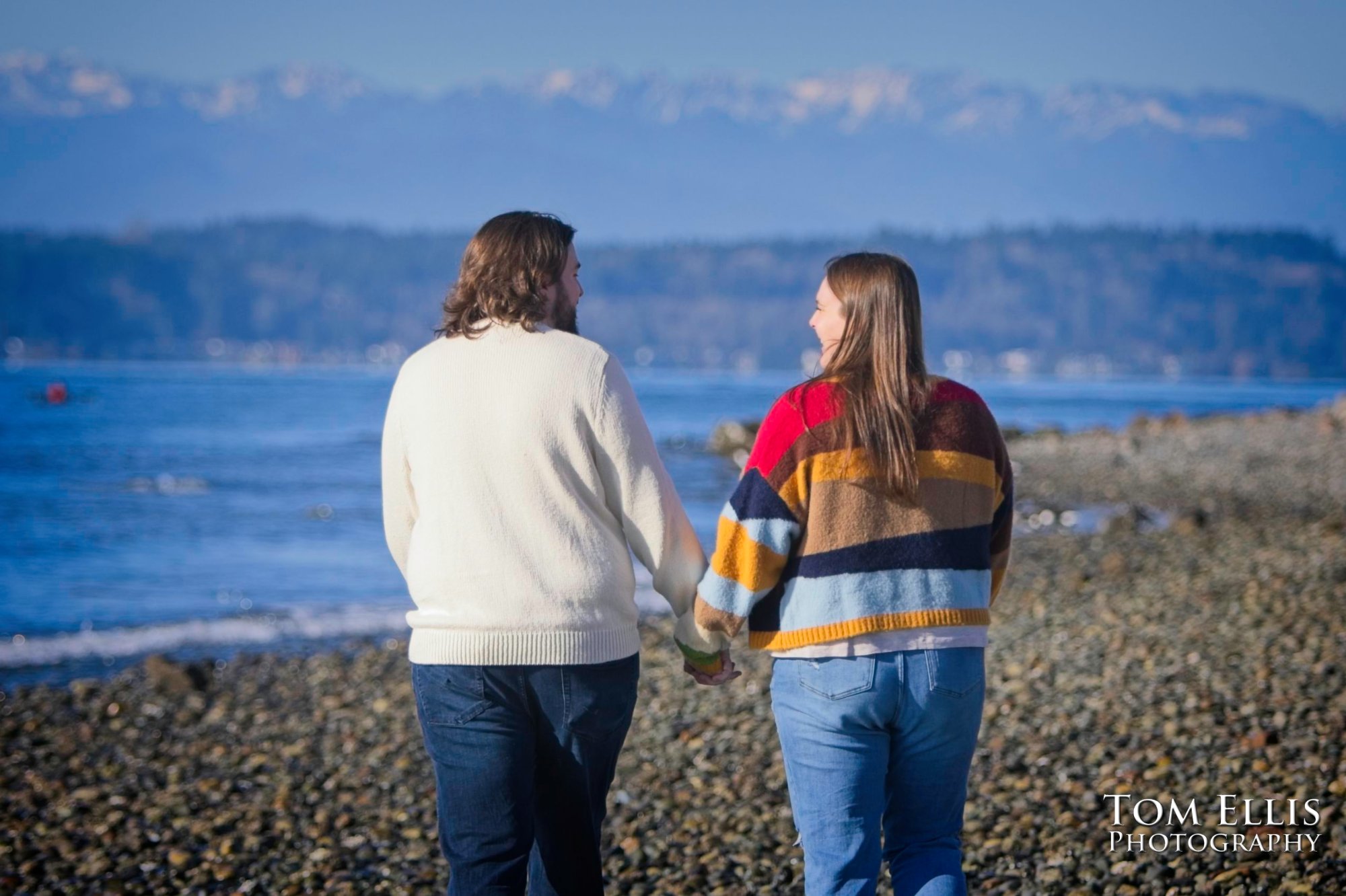 Sneak Peek photos from Sasha and Charlie's Seattle winter engagement session